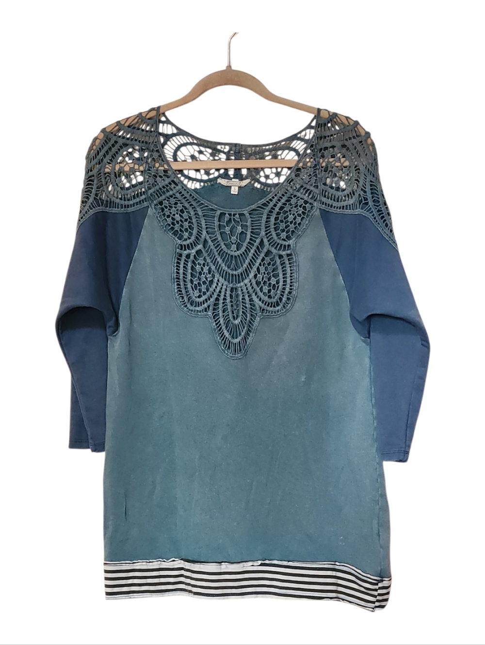 Gimmicks by Buckle Pieced Crochet Sweatshirt Tunic Blue Large